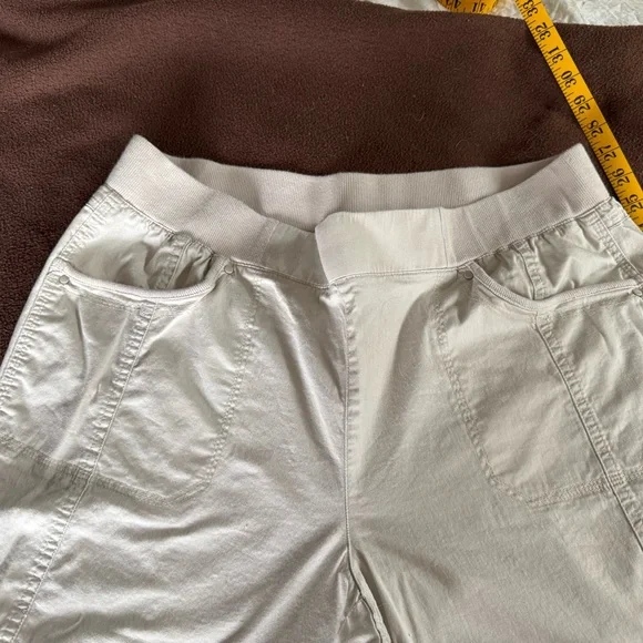 Casual Khaki Christopher & Banks Capris - Picture 4 of 9